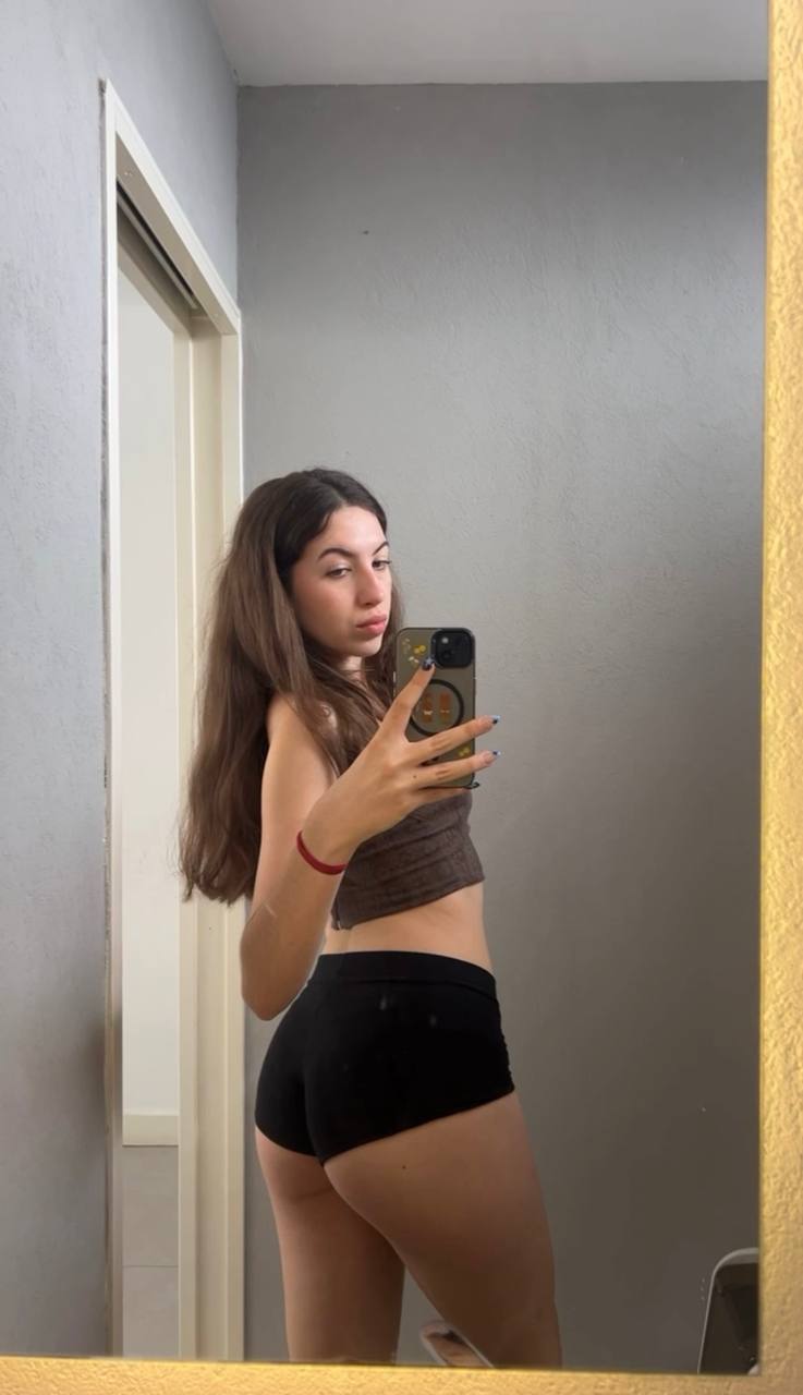 Amber in her underwear in Vienna