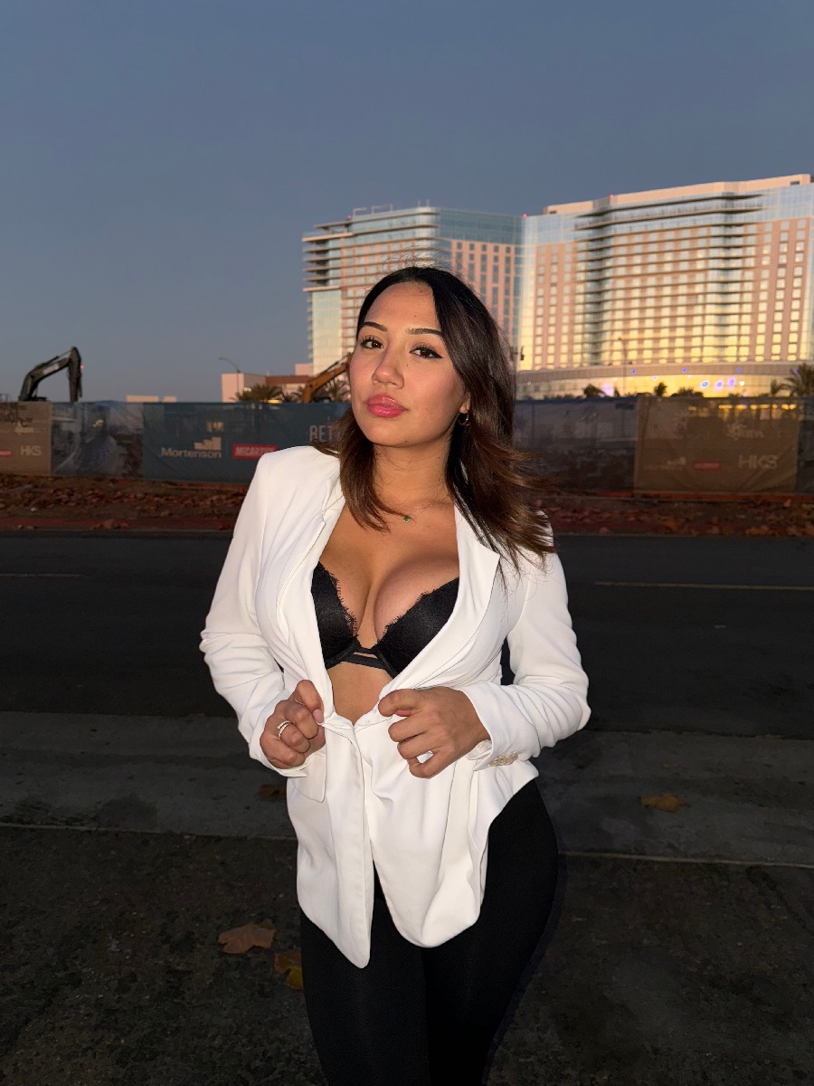 Take a pause and enjoy Ali Cruz — streaming from Vienna