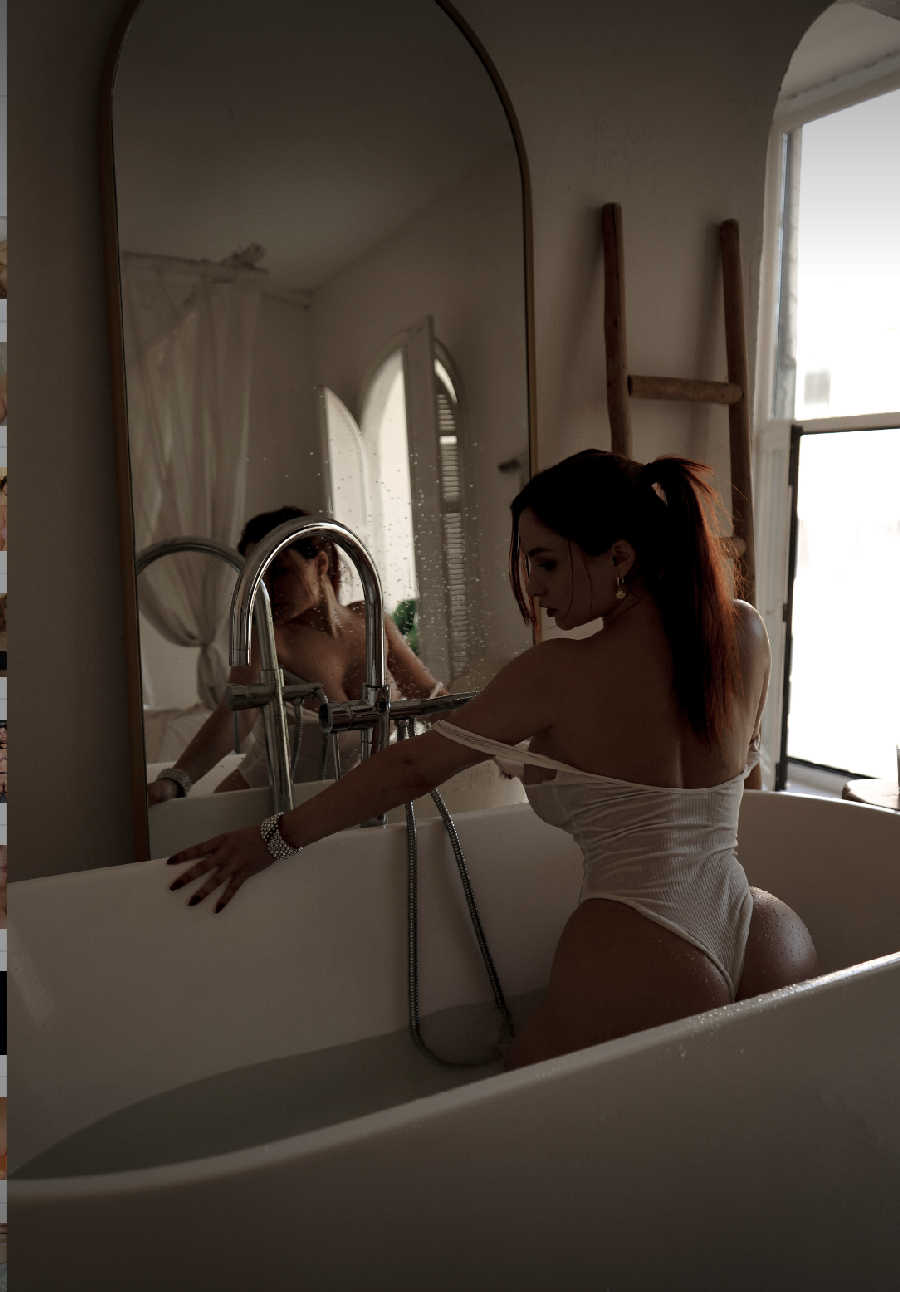 A playful frame from Miranda Faith nude — online in Vienna