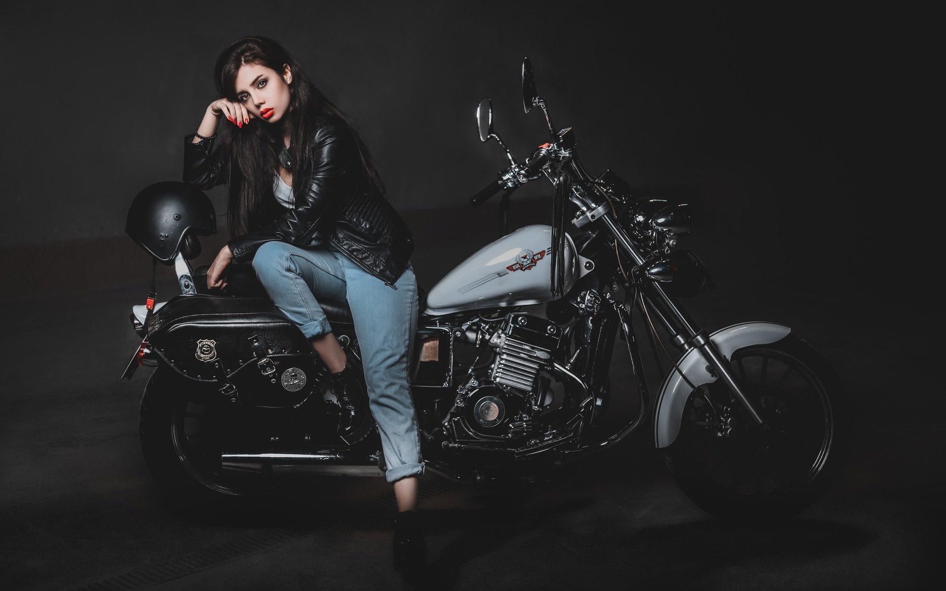 Biker girls: style and drive in Vienna