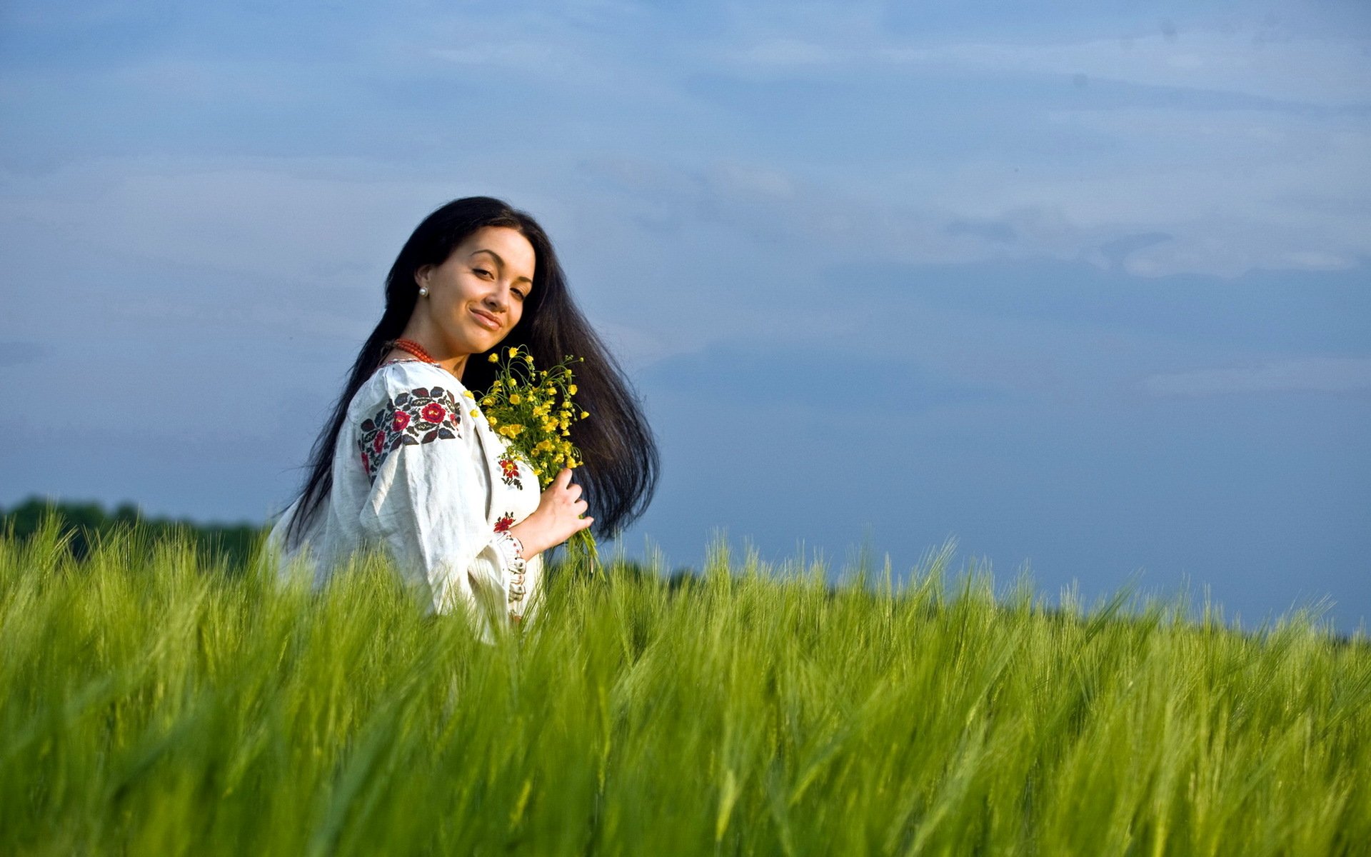 Girls in Slavic costumes in Vienna