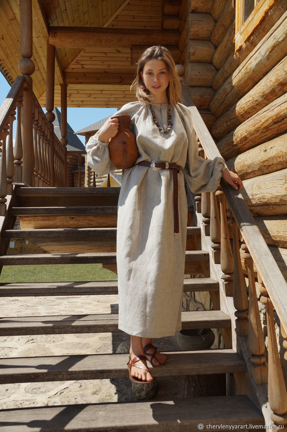 Girls in Slavic costumes in Vienna